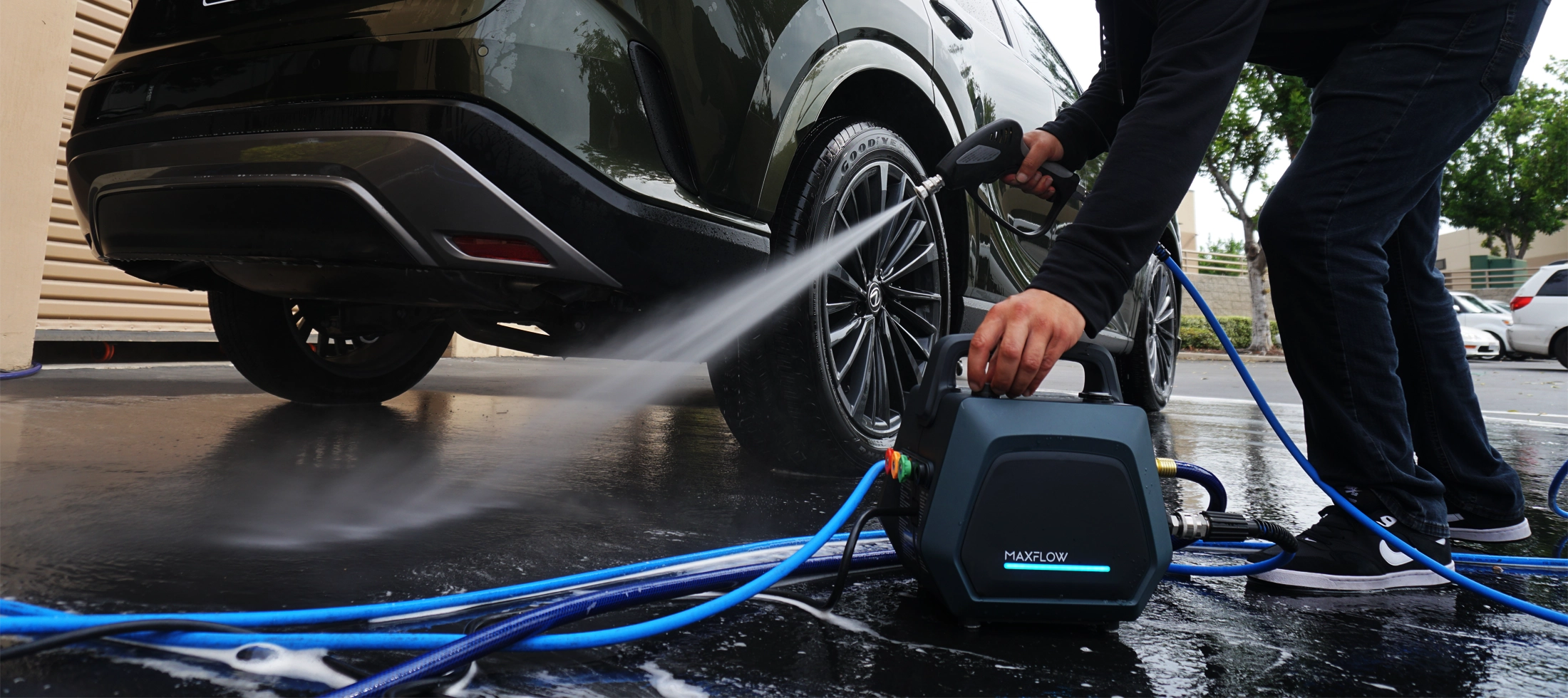 Using Premium Swivel Spray Gun and MaxFlow Mpro 25 MKI To Wash Car